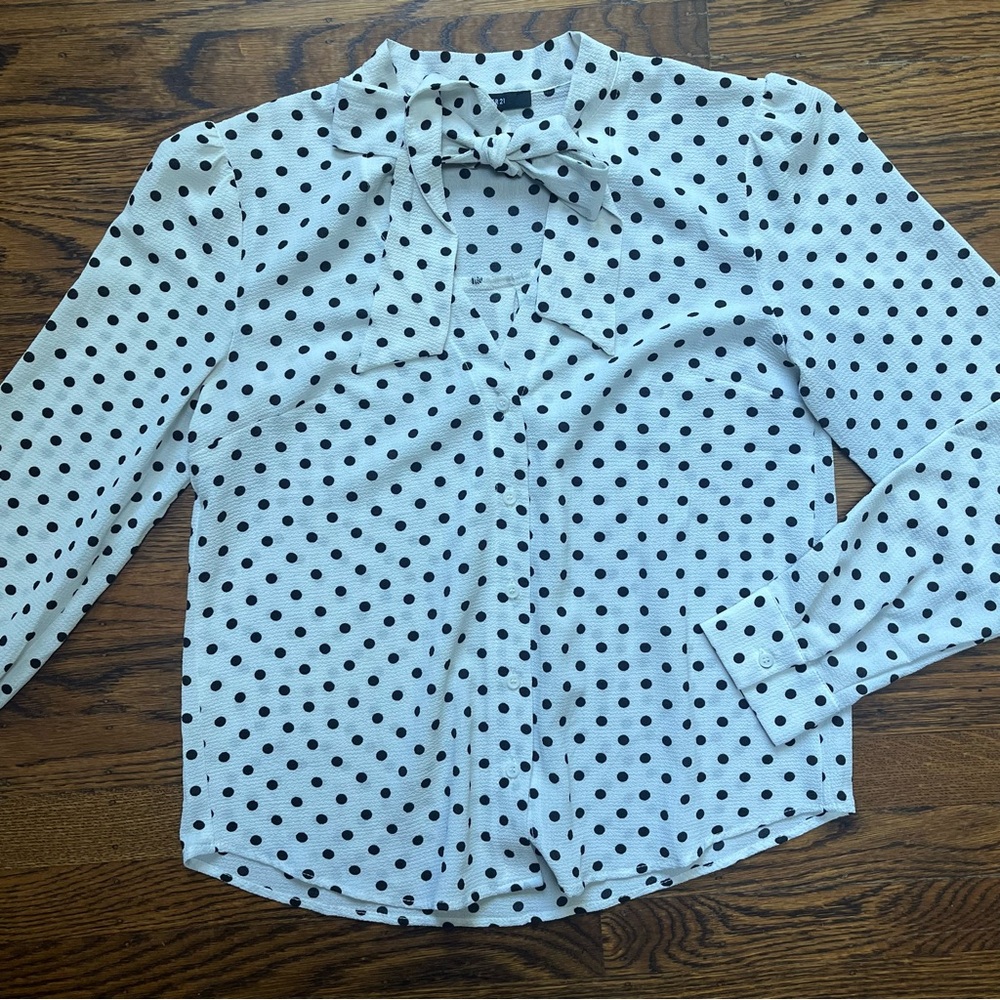 5/$15 MUST BUNDLE Forever 21 Black & White Polka Dot Tie Neck Button Up Blouse